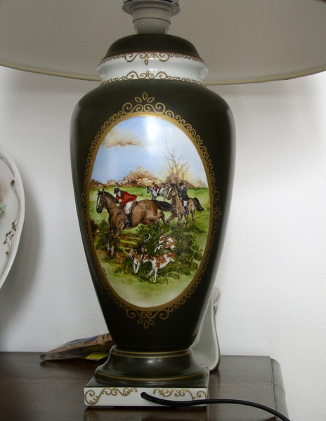 porcelain lamp with hunting scenes