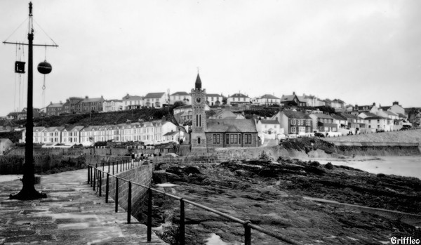 NOVEMBER IN PORTHLEVEN