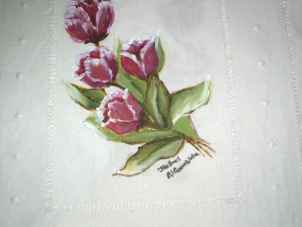 WHITE APRON WITH TULIPS
