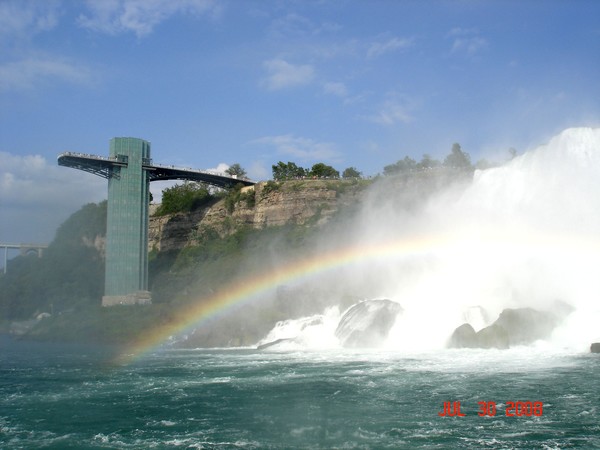 niagra falls with rainbow