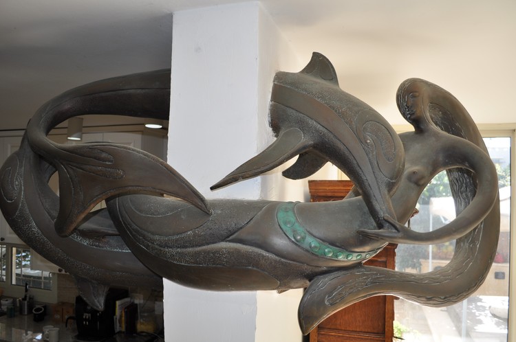 Maimaid feeds dolphines, Bronze