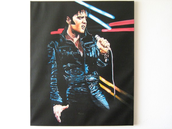 Elvis cantando
