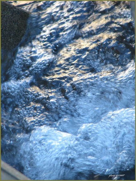 FLOWING-IN THE CITY..