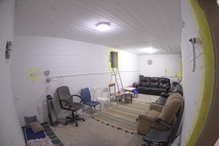 People in shelter - 1