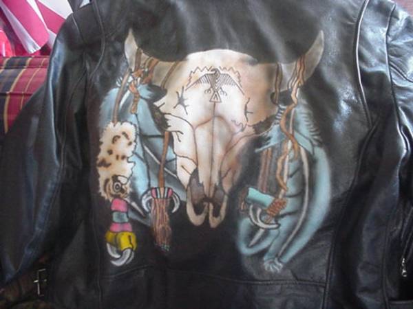 skull on leather 98