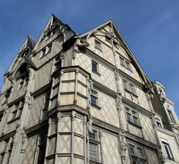 THE ADAM'S HOUSE IN ANGERS