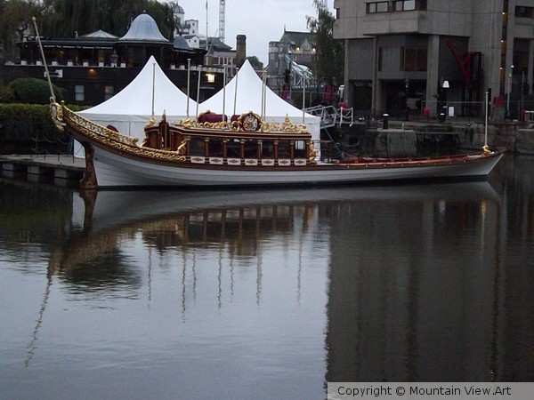 The.Royal.Barge,St.Catherines,Dock