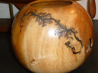 Yarn Ball with Licthenberg Figures