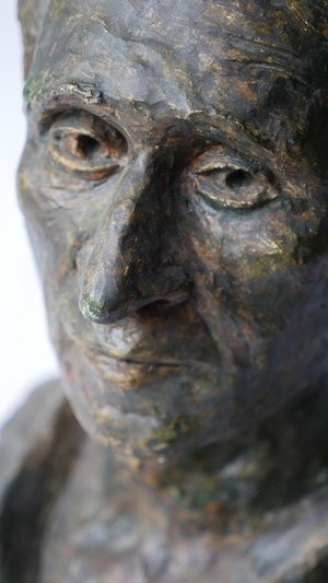 ManGreenBust