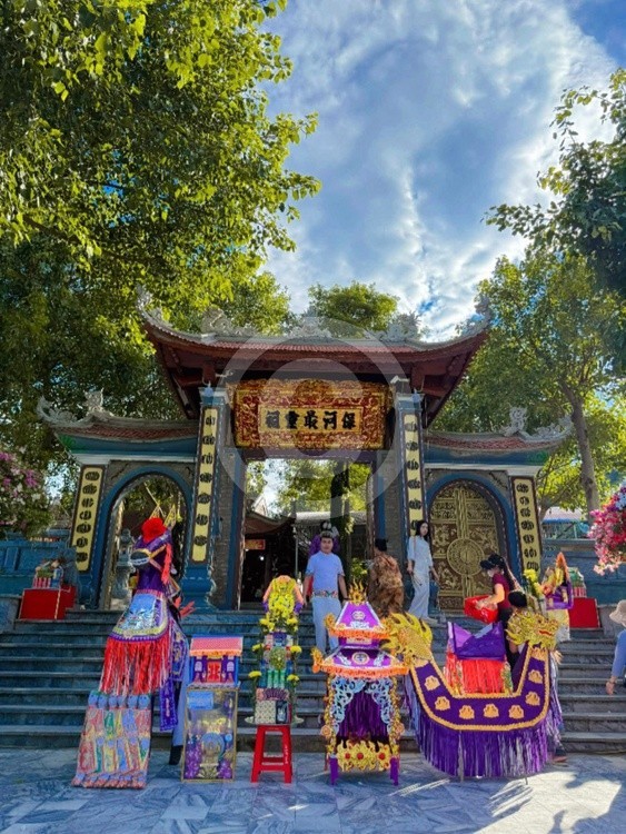 Temple Ceremony with Dragon Palanquin