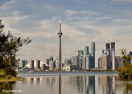 TORONTO SKYLINE IN AUTUMN